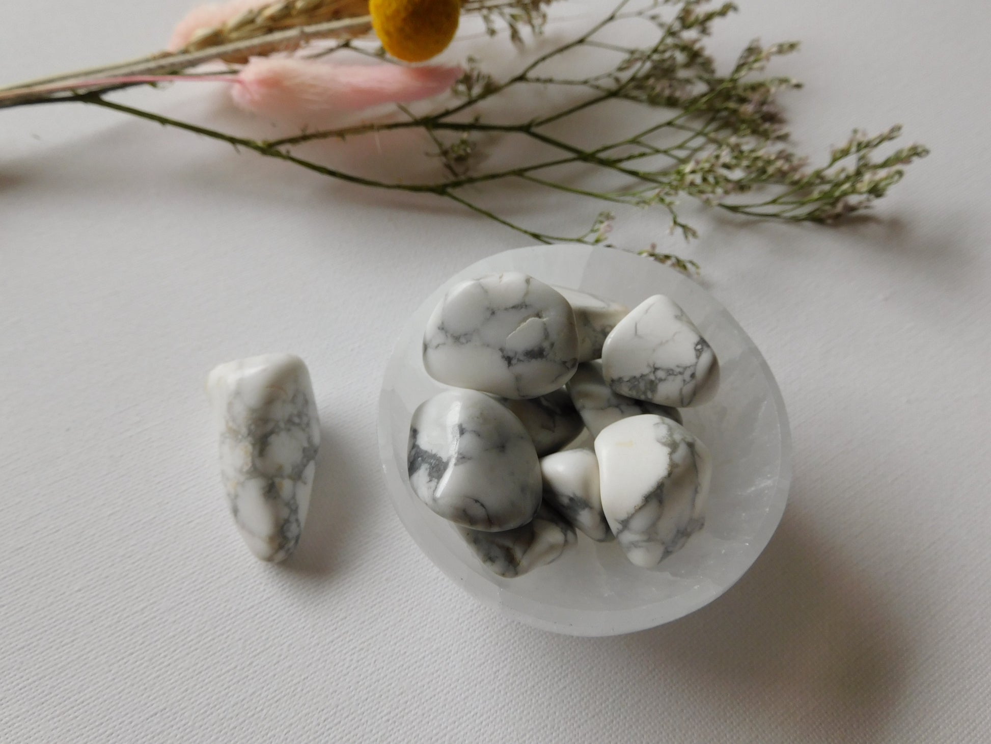 Howlite Tumble || Creativity