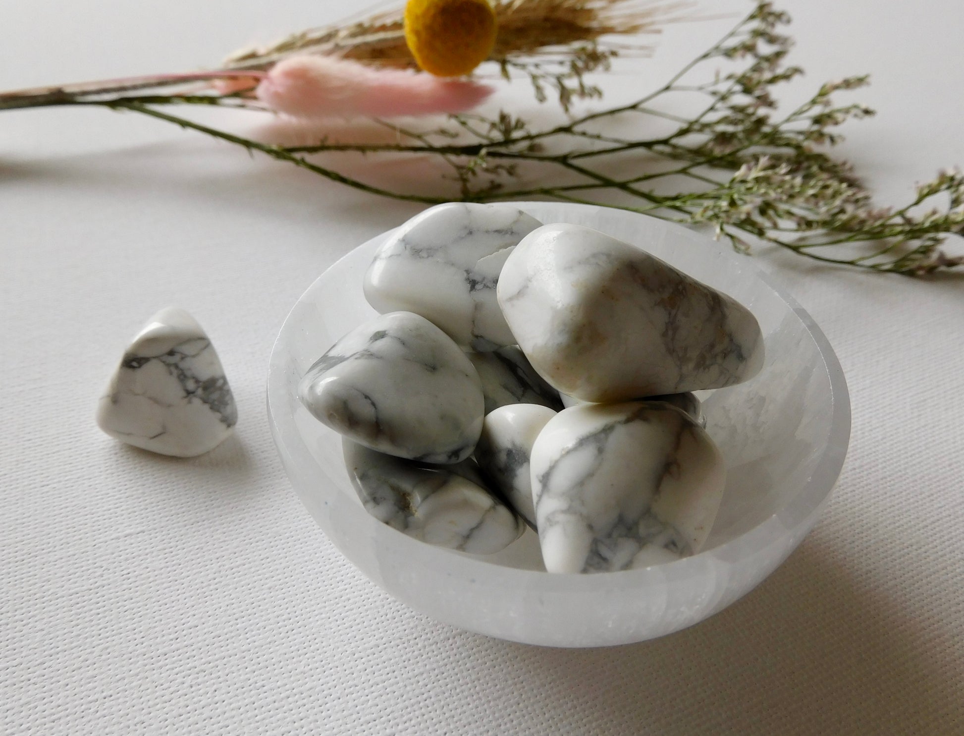 Howlite Tumble || Creativity